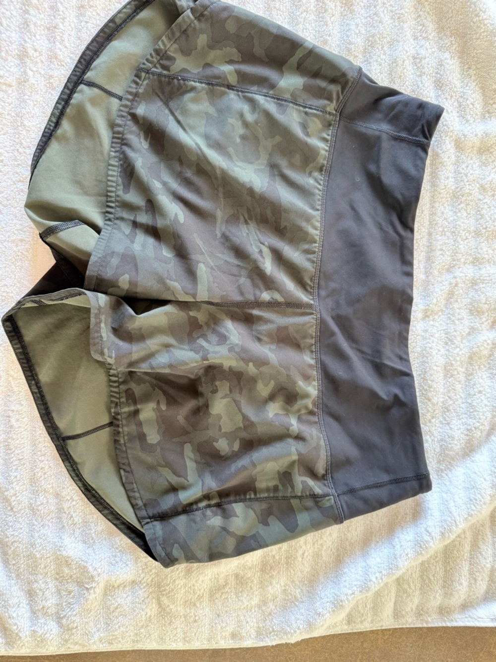 Lululemon camo speedup size 8 midrise